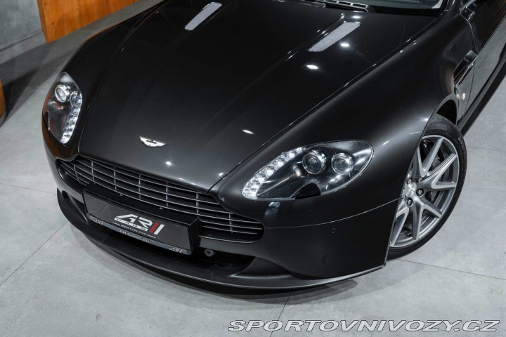 Aston Martin V8 Vantage 2012