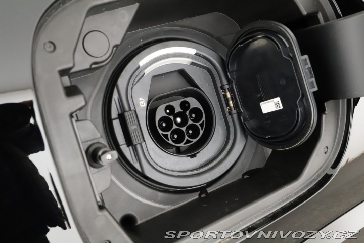 Mercedes-Benz Ostatní modely GLA AMG Line GLA 250 e 2025