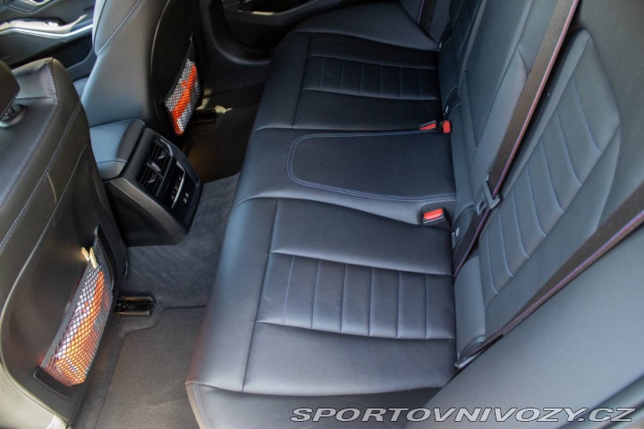 BMW 3 Touring  330e xDrive / 13 2020