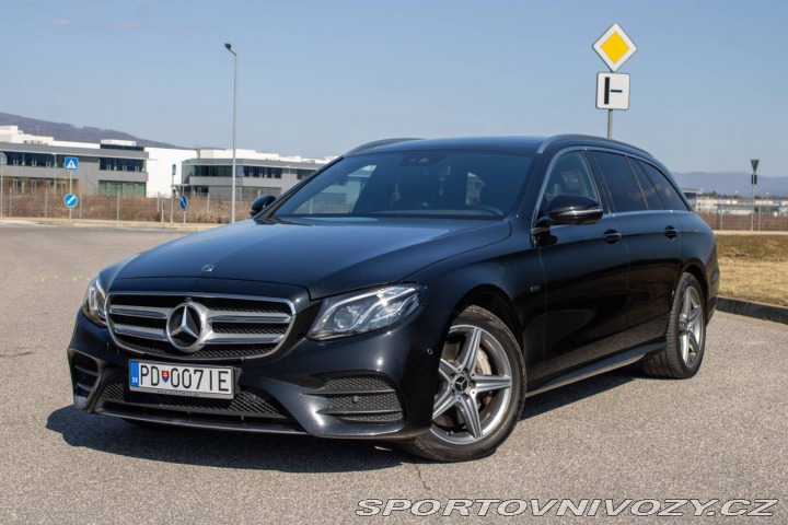 Mercedes-Benz E Kombi  300DE AMG Packet / 2021