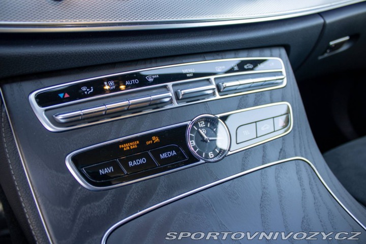 Mercedes-Benz E Kombi  300DE AMG Packet / 2021