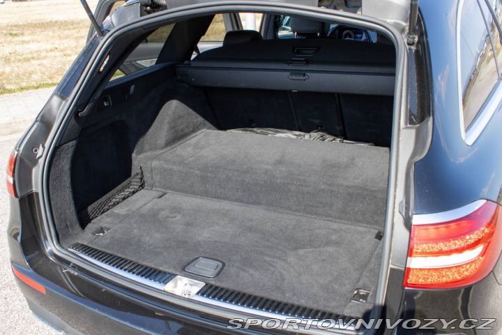 Mercedes-Benz E Kombi  300DE AMG Packet / 2021