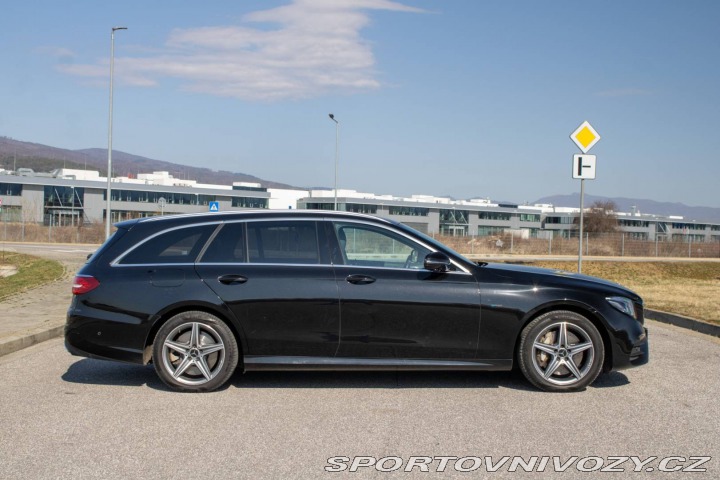 Mercedes-Benz E Kombi  300DE AMG Packet / 2021