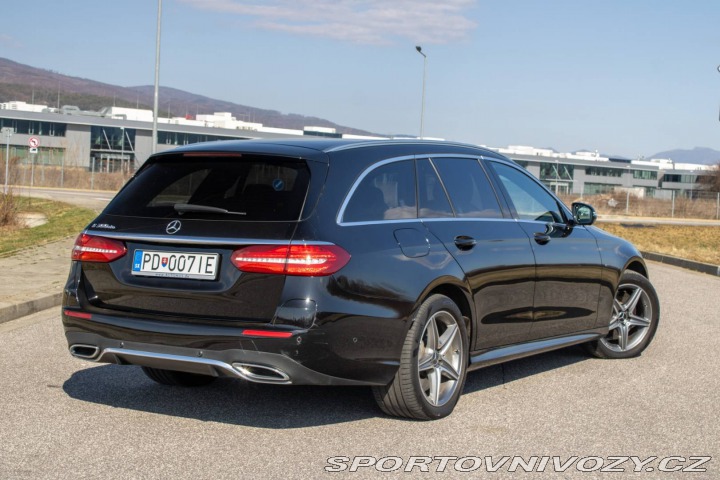 Mercedes-Benz E Kombi  300DE AMG Packet / 2021