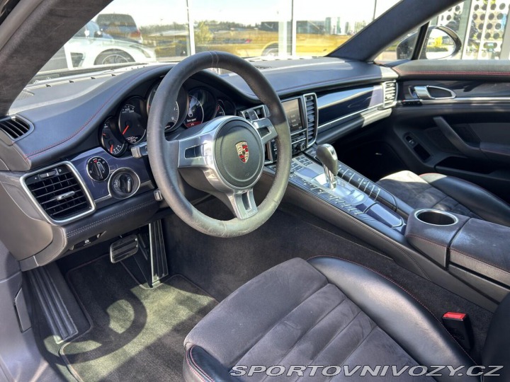 Porsche Panamera GTS 2012