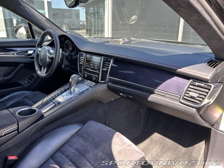 Porsche Panamera GTS 2012