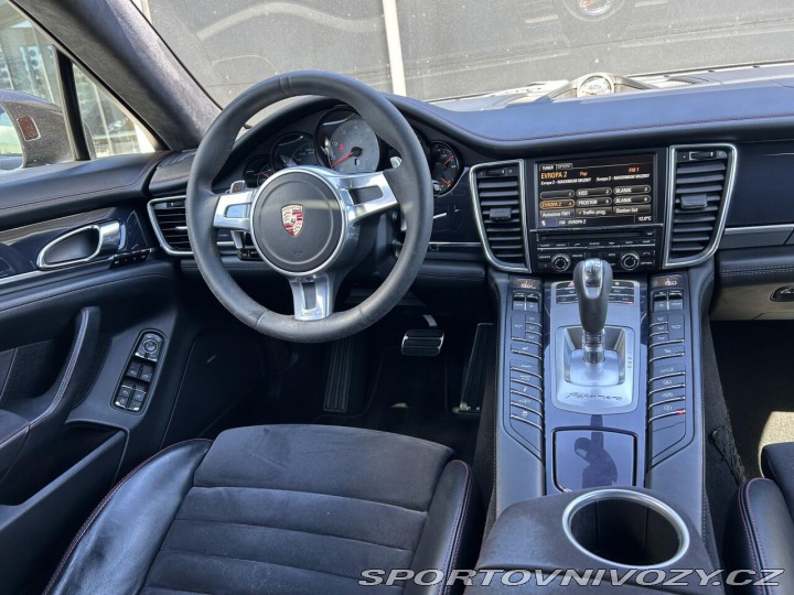 Porsche Panamera GTS 2012