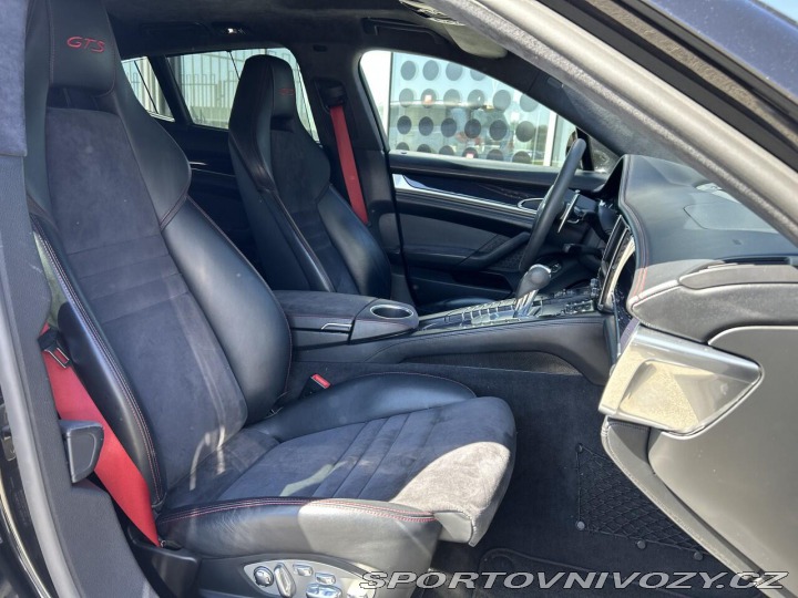 Porsche Panamera GTS 2012