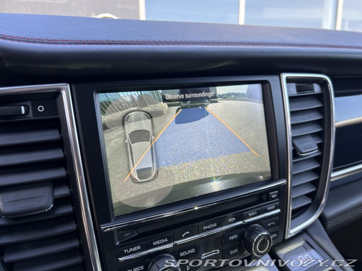 Porsche Panamera GTS 2012