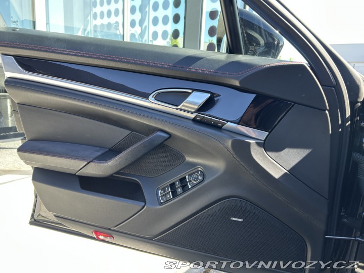 Porsche Panamera GTS 2012