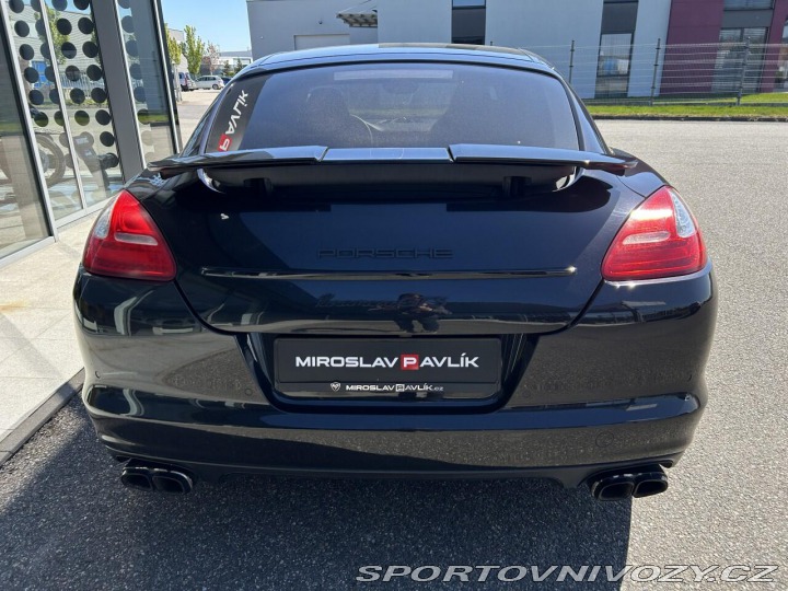 Porsche Panamera GTS 2012