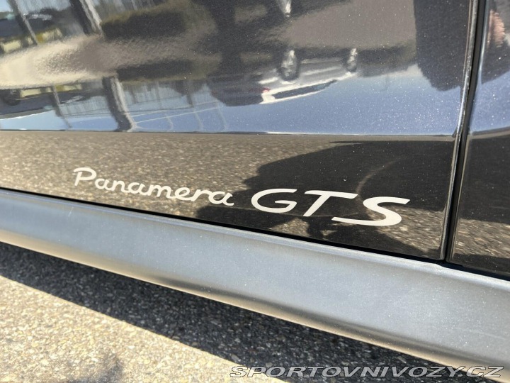 Porsche Panamera GTS 2012