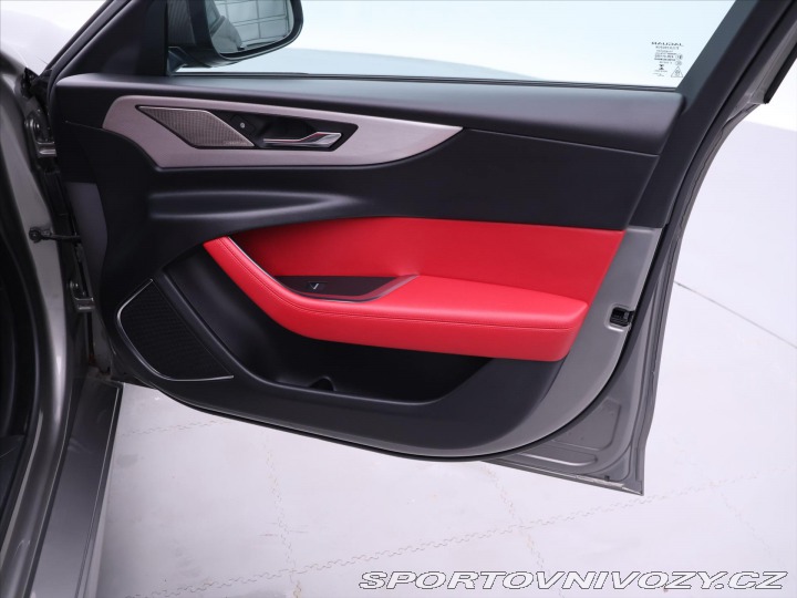 Jaguar XE 2,0 P300 221kW R-Dynamic 2020