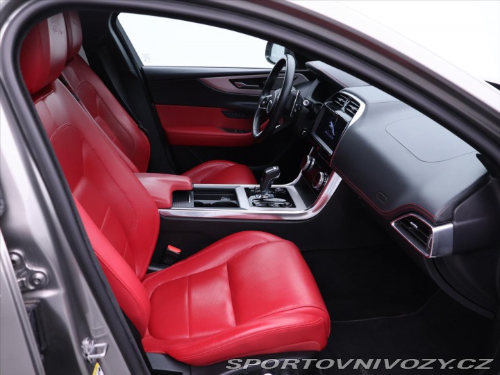 Jaguar XE 2,0 P300 221kW R-Dynamic 2020