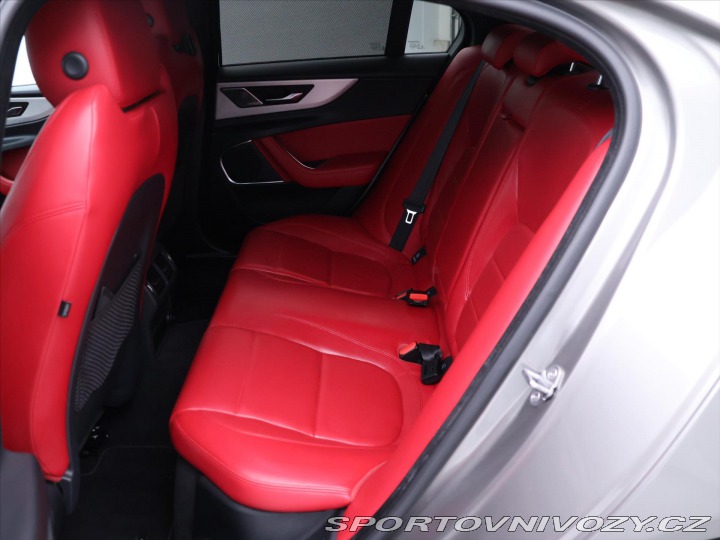 Jaguar XE 2,0 P300 221kW R-Dynamic 2020