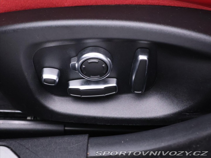 Jaguar XE 2,0 P300 221kW R-Dynamic 2020