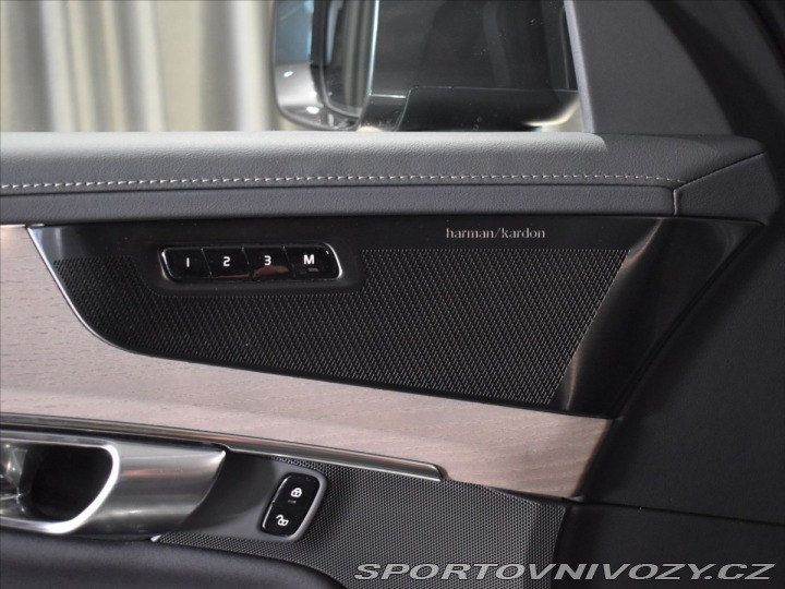 Volvo Ostatní modely XC90 2,0 T8 AWD Plus BLIS,Bezk 2025