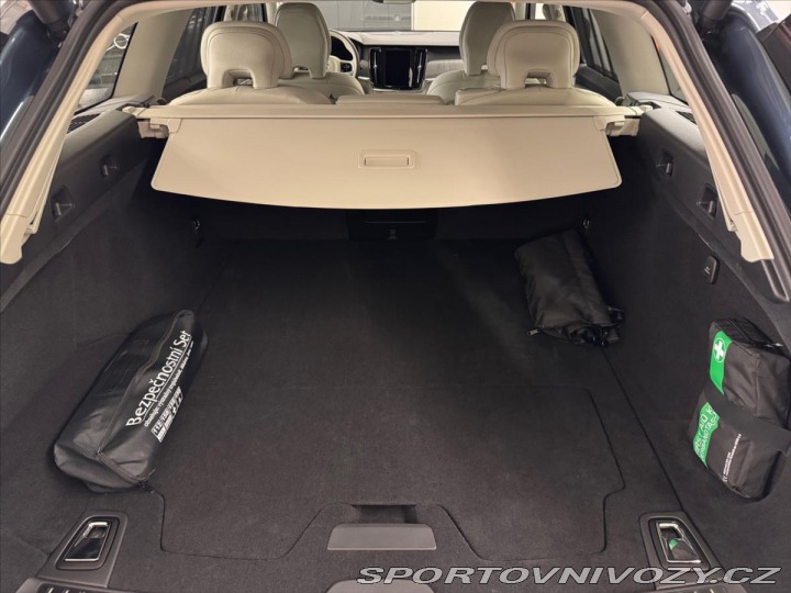 Volvo V90 2,0 B4 AWD Cross Country 2024