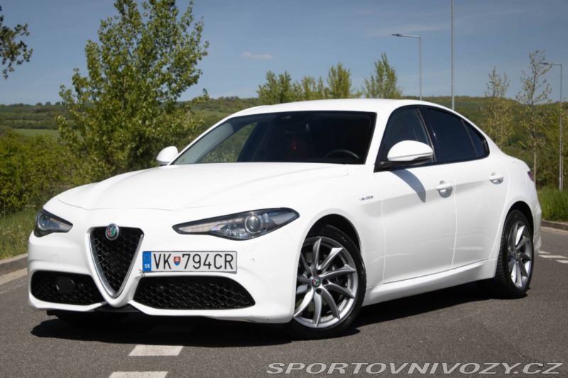 Alfa Romeo Giulia 2.2 Q4 A/T VELOCE / AJ N
