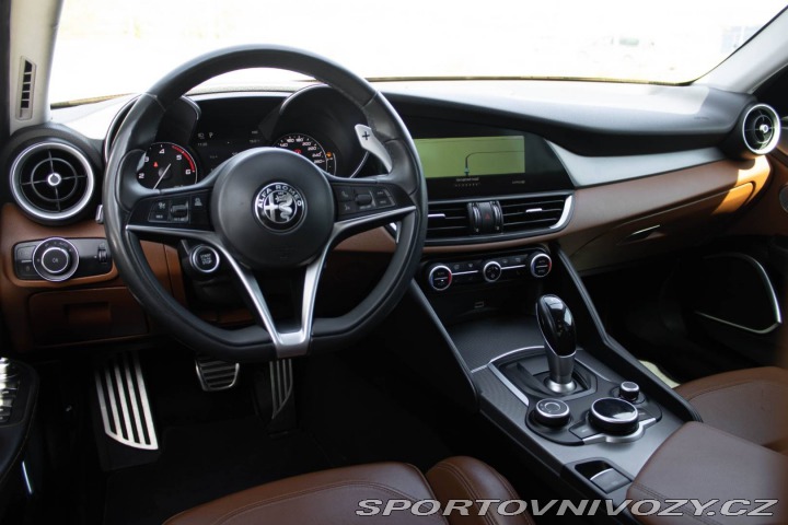 Alfa Romeo Giulia 2.2 Q4 A/T VELOCE / AJ N 2017