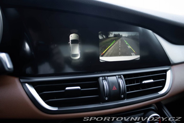 Alfa Romeo Giulia 2.2 Q4 A/T VELOCE / AJ N 2017