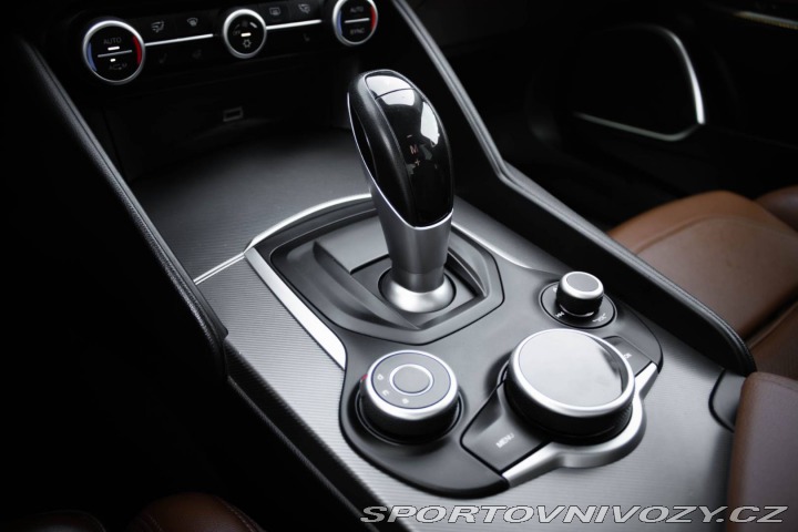 Alfa Romeo Giulia 2.2 Q4 A/T VELOCE / AJ N 2017