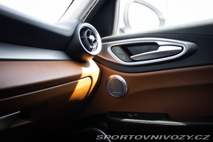 Alfa Romeo Giulia 2.2 Q4 A/T VELOCE / AJ N 2017