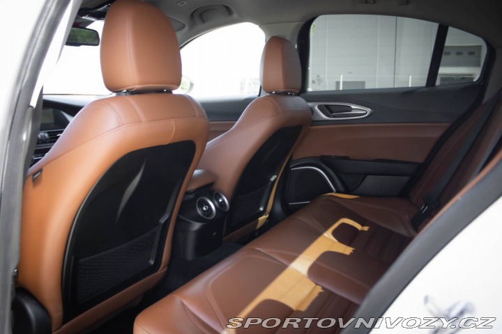 Alfa Romeo Giulia 2.2 Q4 A/T VELOCE / AJ N 2017