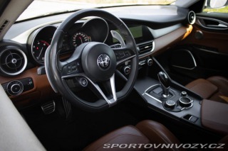 Alfa Romeo Giulia 2.2 Q4 A/T VELOCE / AJ N 2017