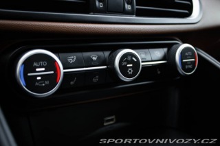 Alfa Romeo Giulia 2.2 Q4 A/T VELOCE / AJ N 2017