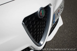 Alfa Romeo Giulia 2.2 Q4 A/T VELOCE / AJ N 2017