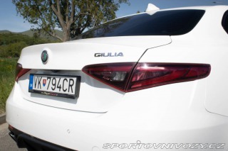 Alfa Romeo Giulia 2.2 Q4 A/T VELOCE / AJ N 2017