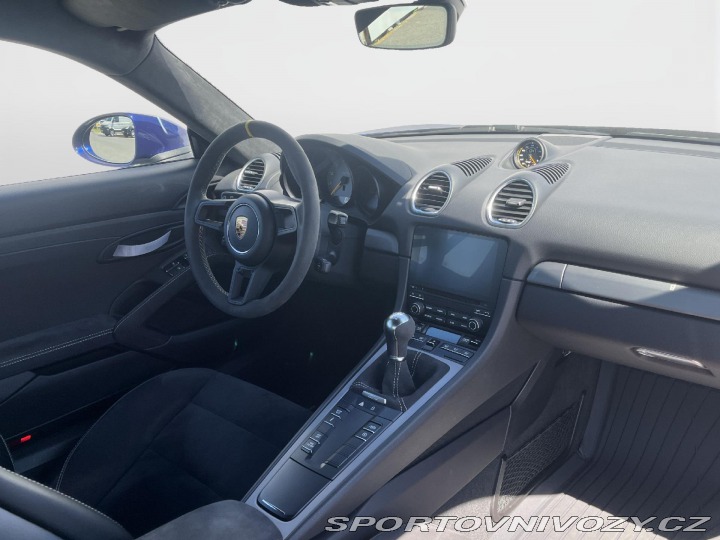 Porsche Cayman GT4 2020