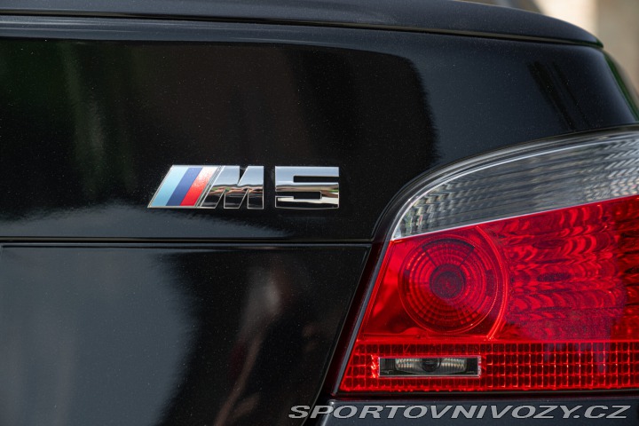 BMW M5  2005