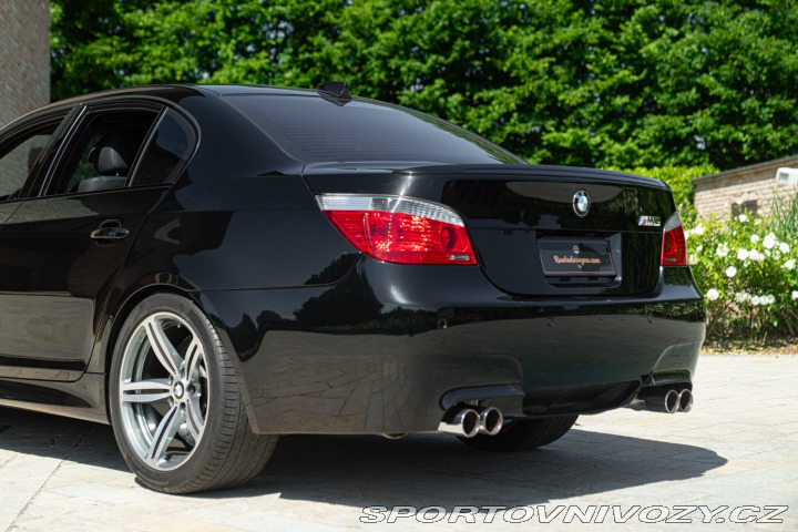 BMW M5  2005