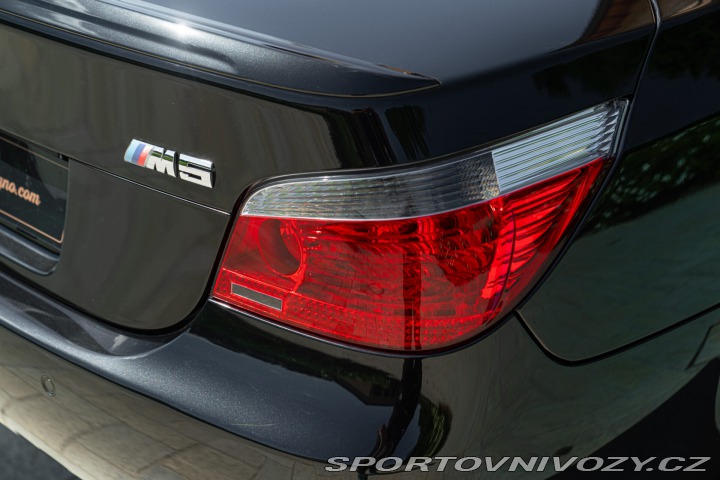 BMW M5  2005