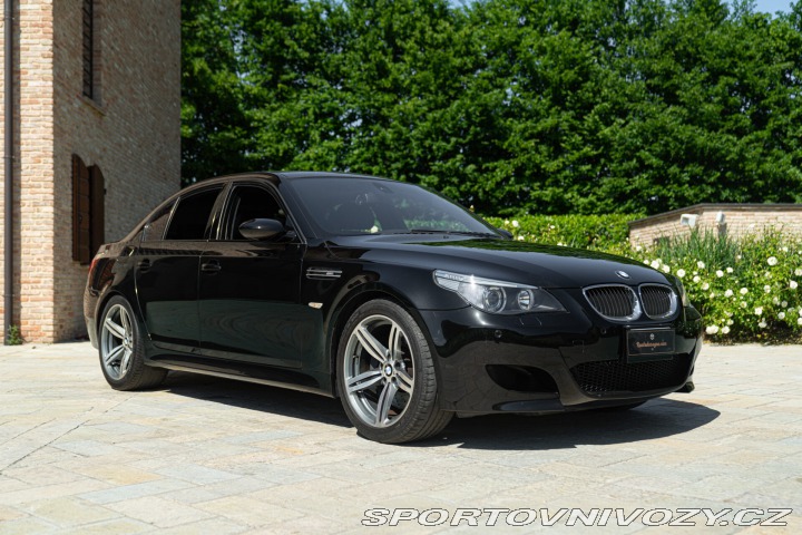 BMW M5  2005