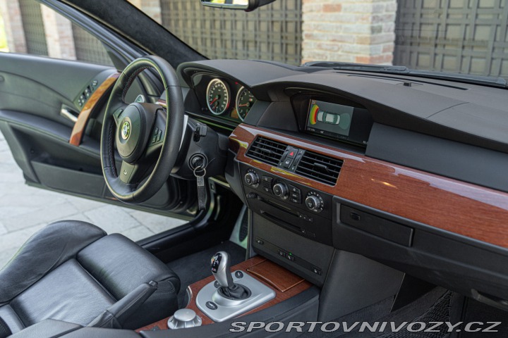 BMW M5  2005