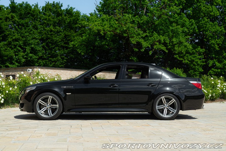 BMW M5  2005