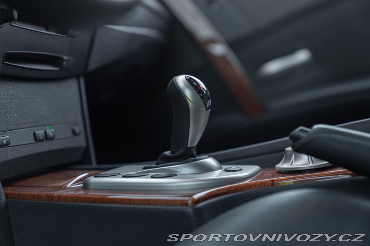 BMW M5  2005
