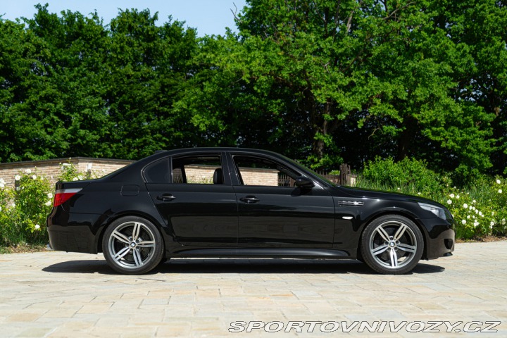 BMW M5  2005