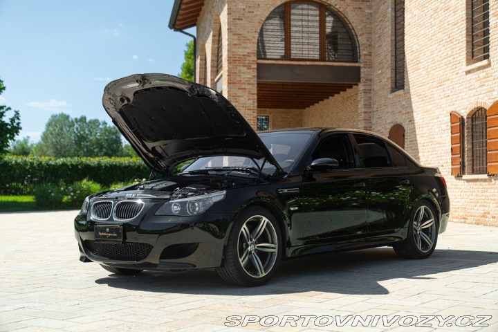 BMW M5  2005