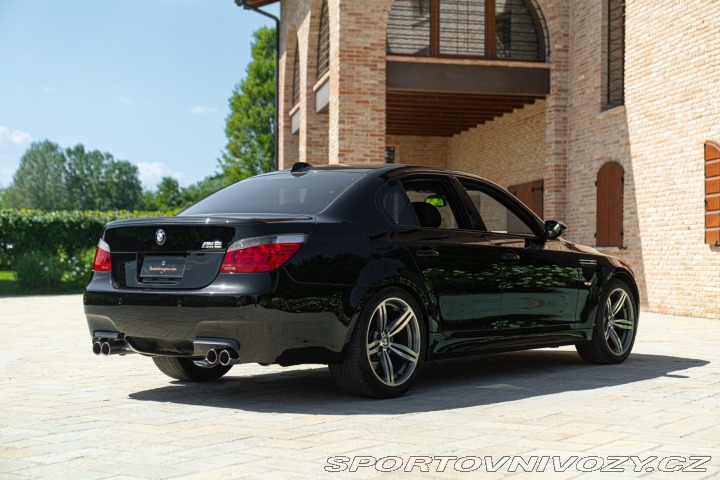 BMW M5  2005