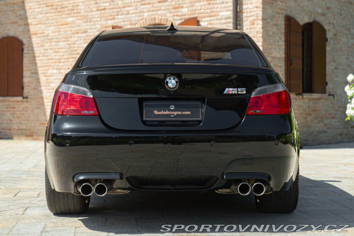 BMW M5  2005