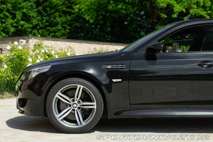 BMW M5  2005