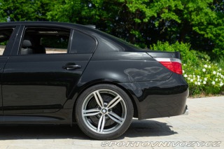 BMW M5  2005