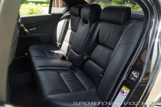 BMW M5  2005