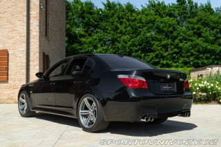 BMW M5  2005