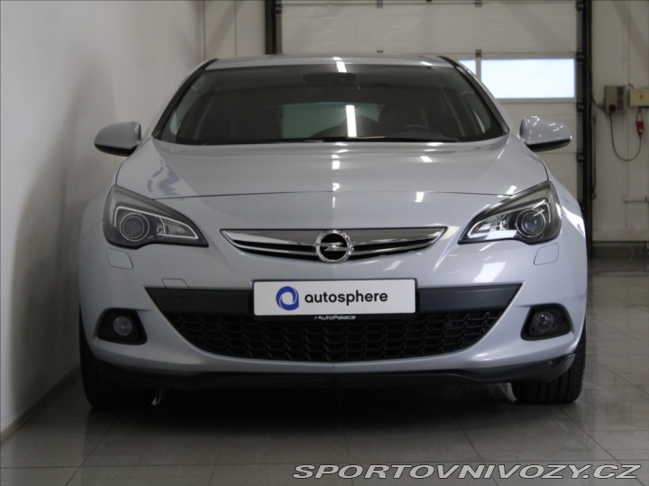 Opel Astra 1,6 Turbo 132kW GTC 2xSad 2012
