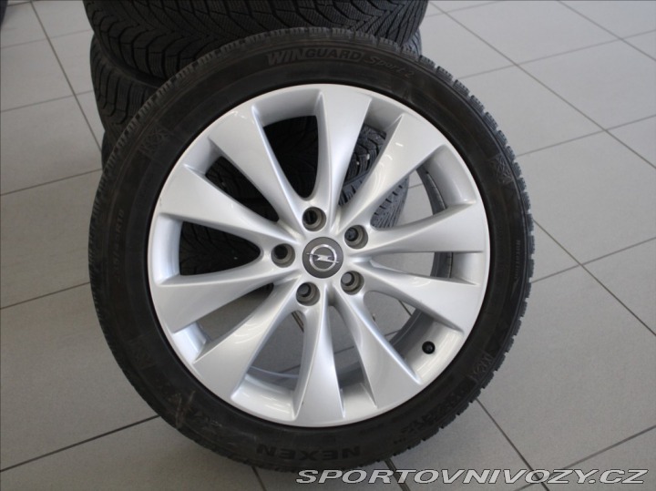 Opel Astra 1,6 Turbo 132kW GTC 2xSad 2012
